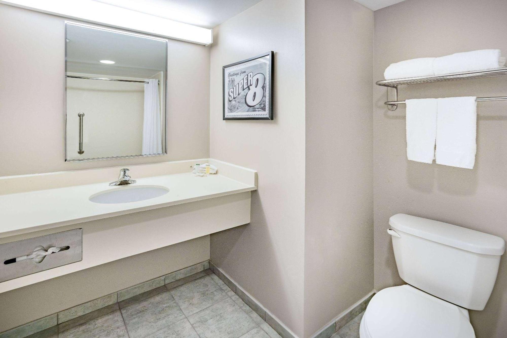 Super 8 By Wyndham Mount Laurel Hotel Ngoại thất bức ảnh